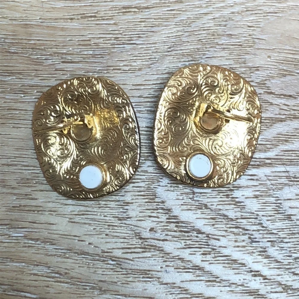 Vintage Goldtone Clip On Earrings